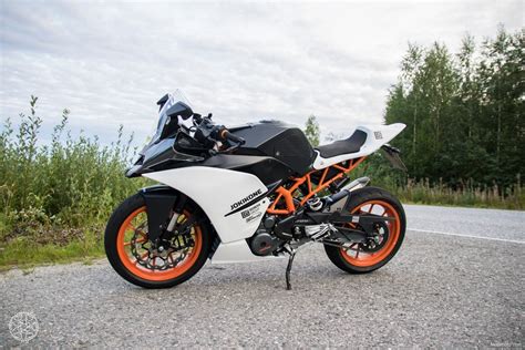 The bike has been recorded at about 4.9 seconds. KTM RC 390 400 cm³ 2015 - Joensuu - Moottoripyörä - Nettimoto