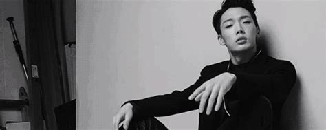 Find images and videos about gif, white and smile on we heart it. Tudo sobre... Bobby do IKON! | Cafeteria Nerd
