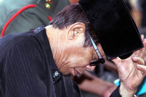 Difahamkan, mangsa adalah anak kepada pelakon dan pelawak terkenal tanah air, ar badul. "Saya kecewa dan hampa dengan kenyataan tentera" - Masih ...