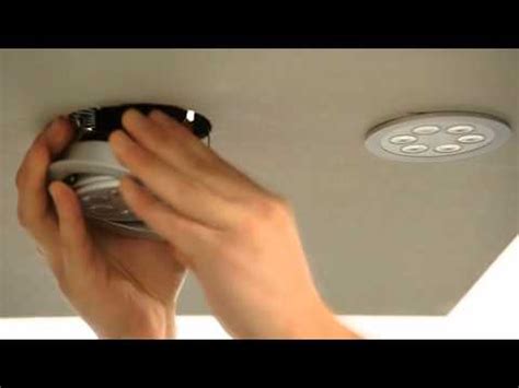 Led spotlights einbauen mit dem deckenlicht akzente setzen. TurnRound LED Einbaustrahler - YouTube