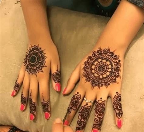 Apply your favorite tikka pattern for front or back hands that are easy to 4. Gol Tikki Mehndi Designs For Back Hand Images / Bridal ...