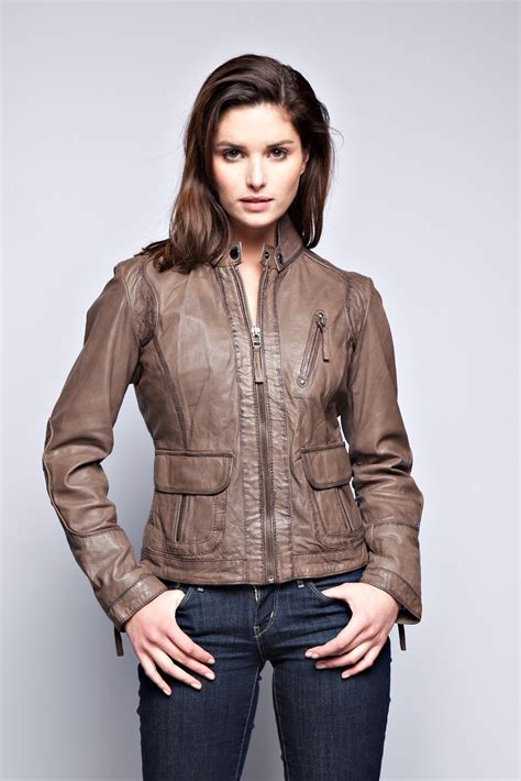 The leather jackets for women and men by Prestige Cuir: CATY... a ...