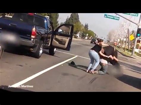 Aucune autres plateforme est plus populaire et varié caught on camera que pornhub! SHOCKING In the Middle of the Street Fights Caught on ...