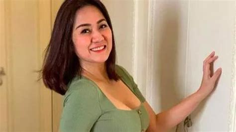 Jangan lupa follow, retweet, like. Makhluk-makhluk Seksi Pemersatu Bangsa yang Jadi Ujian ...