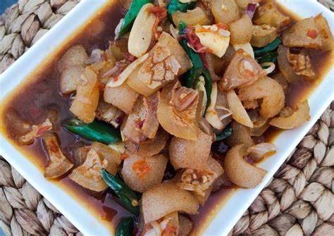 Rasa manis yang diperoleh dari kecap dipadu dengan bumbu pedas membuat. Resep: Cecek / kikil sapi kecap pedas cabe ijo Simpel ...