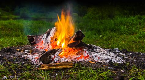 Offene feuerstellen sind erlaubnisfrei, wenn folgende entfernungen. Ist Lagerfeuer im eigenen Garten erlaubt › Das Gartenmagazin