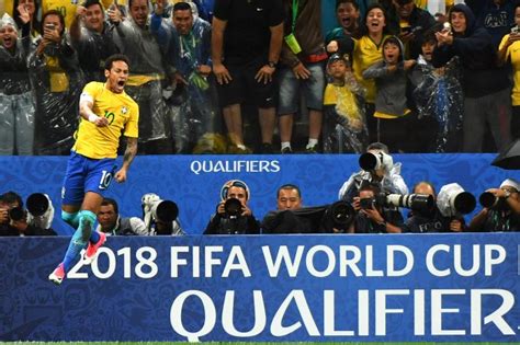 Es gibt 10 nationen in einer gruppe, jeder spielt gegen jeden. WM 2018 Qualifikation in Südamerika - Fussball ...
