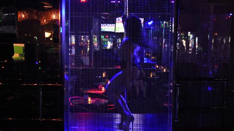 How to start a strip club. Las Vegas drive-thru strip club stays open despite COVID-19 pandemic