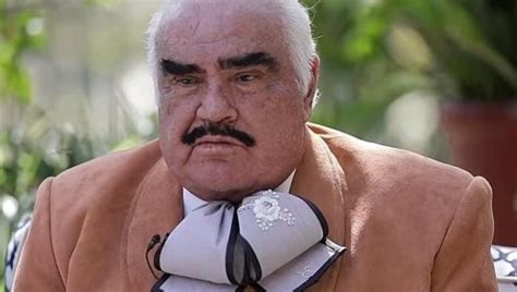 En entrevista luego de participar en la clausura del conversatorio sobre criterios judiciales en materia del derecho a la no discriminación, aseveró que lo que el intérprete expresó. Vicente Fernández y su moño apretado son el primer meme ...