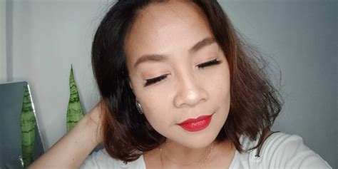 Stick it in the diagonal direction from the bottom of the eyelid to the bottom of the eyebrow. bits-en-pieces: How to apply Magnetic Eyeliner and Eyelashes for Beginners