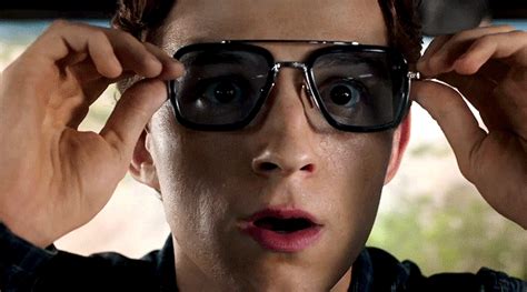 He sees her there, and learns that she has electric powers, and that's why she usually keeps to herself. that's gay — Flash Is A Dick - Peter Parker x Male Reader...