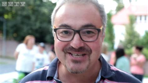 Nepřišel zatočit s nadváhou, ale radit. Martin Zounar zaplnil amfiteátr v Aši - YouTube
