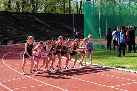 Image epreuve-0 : Images Gratuites : fille, Piste, sport, gar�on ...