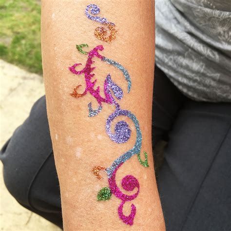 A henna tattoo is a type of a tattoo that is usually temporary. Henna Design 354 (Pack of 5) - Temporary Tattoo Store