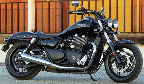 Know about thunderbird storm engine, design & styling, fuel consumption, performance & braking safety. TRIUMPH THUNDERBIRD 1700 STORM