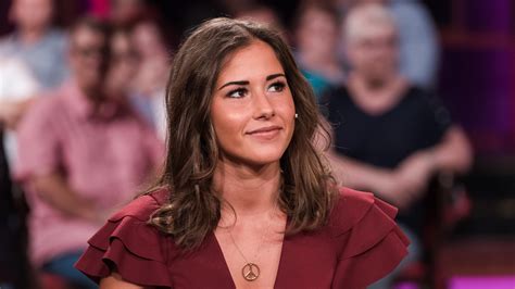 Sarah lombardi zeigt auf instagram versehentlich ein verdächtiges objekt in ihrem sarah lombardi soll den fußballer julian büscher daten. Sarah Lombardi verrät: Sohnemann Alessio (3) ist noch ...