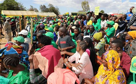 Kulia ni mkurugenzi mtendaji wa hospitali ya taifa muhimbili (mnh), prof. MHE.SAMIA SULUHU AHUTUBIA MKUTANO WA KAMPENI WANANCHI WA ...