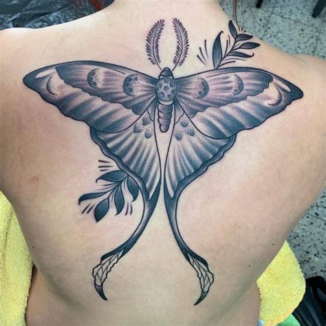 The luna moth (actias luna) is a nearctic moth in the family saturniidae, subfamily saturniinae, a group commonly known as giant silk moths. Top 45 Best Luna Moth Tattoo Ideas - 2020 Inspiration Guide