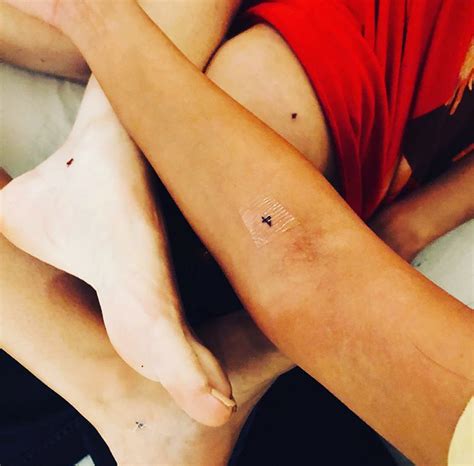 Two stars from 13 reasons why, tommy dorfman (who plays ryan shaver) and alisha boe (who plays jessica davis), got the same tattoo with her. Selena Gomez Gets Matching Tattoos with Her Four Best ...