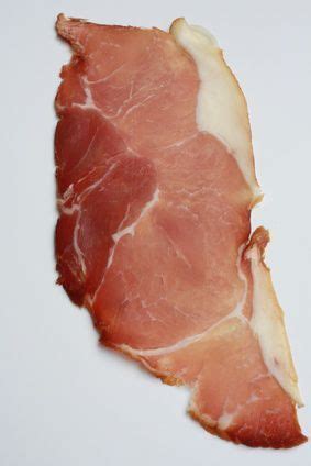 O presunto é um ingrediente muito prático e que deixa a maioria das receitas mais gostosas. Como fazer presunto parma | Como fazer presunto, Presunto ...