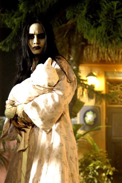 The story continues after the pontianak (banshee/vampire) has avenged her death by eliminating her murderer (marsani). VIDEO "Pocong Di Belakang Aku!" - Comel Betul Gelagat ...