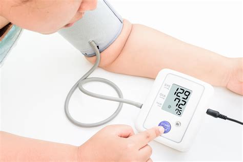 Namun, penegakan diagnosa atas pembacaan hasil pemeriksaan tekanan darah dilakukan untuk memantau kesehatan sirkulasi darah dalam tubuh. Cara Kontrol Tekanan Darah Bagi Penderita Hipertensi - APA ...
