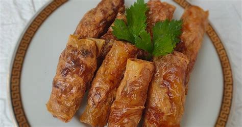 Rekatkan ujungnya denga putih telur. 2.516 resep lumpia isi ayam enak dan sederhana ala rumahan ...