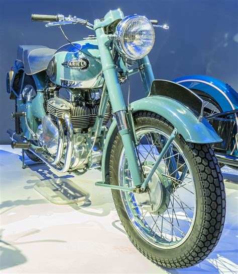 Ariel 1949 square four 1000cc 4 cyl ohv frame # gs185 engine # fj199 designed by the legendary edward turner, the ariel square four was first ariel 1939 model 4h 997 cc square four frame # ax 446 engine # cj779 ariel unveiled the all new sq 4 to the motorcycle world at the olympia. 1953 Ariel Square Four 1,000 cc Mk1 motorcycle | The last ...