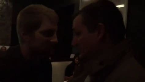 Basado en el fraude cometido por el senador ted cruz en el caucus de iowa, tiene que celebrarse una nueva elección o sus votos deben anularse, expresó trump. Varias personas protagonizan un escrache contra el senador ...