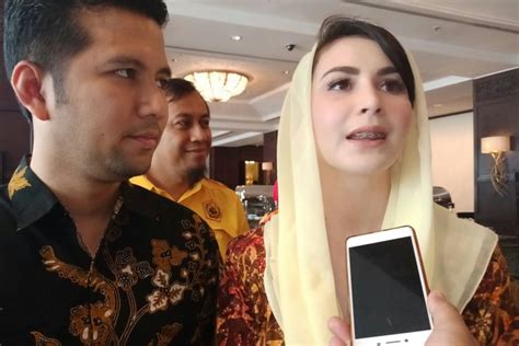 Dia dan sang suami melakukan sesi tanya dengan warganet. Ketimbang Jadi Artis Arumi Bachsin Mengaku Lebih Nikmat ...