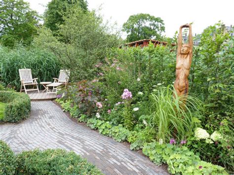 Einen kleinen garten gestalten, in dem man laue sommerabende genießen kann, ist schwerer als gedacht. Kleine Gärten harmonisch gestalten - Mein schöner Garten