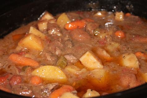 This is a hardy stew that will make a perfect meal for your family on a cold winter night. Copycat Dinty Moore Beef Stew Recipe - This is a hardy ...