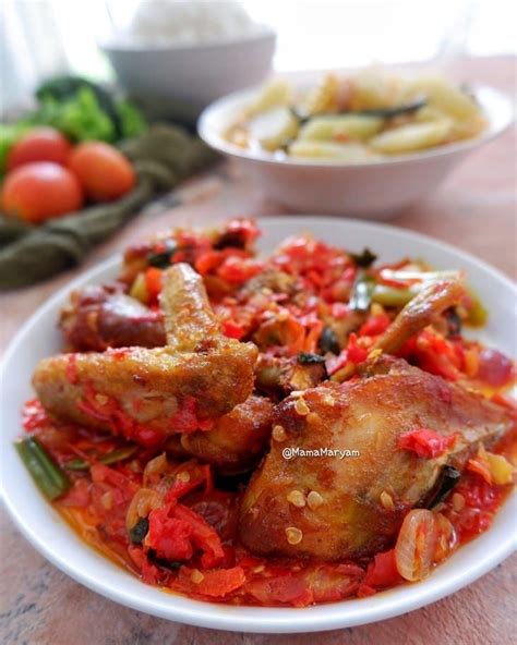 Angkat daging ayam, goreng setengah kering, suwir2 dagingnya. 20 Resep masakan ayam paling enak instagram di 2020 ...