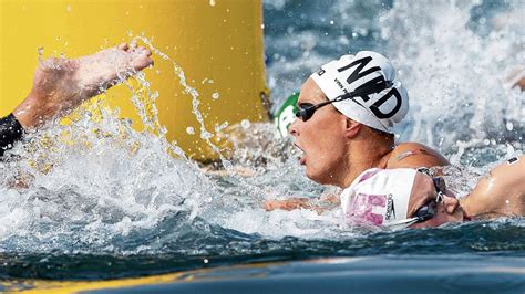 Sharon van rouwendaal wins gold for nederlands in the women's 10km open water race. Sharon van Rouwendaal mag het olympisch goud van Rio ...