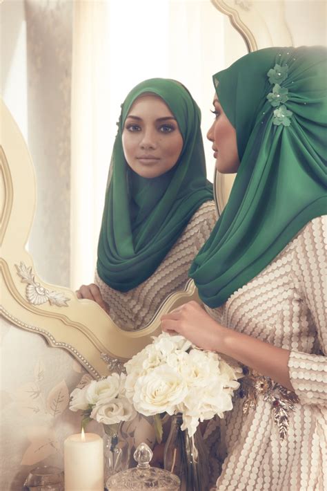 Naelofar hijab is a clothing store that specializes in shawls. Raya 2015 Naelofar for ZALORA Bawa Koleksi Hijab ...