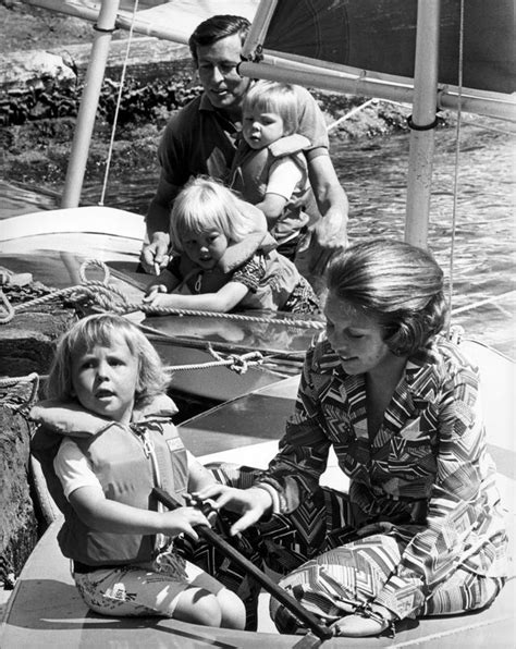 Er is seit der abdankung seiner mutter, am 30. 50 jaar Willem-Alexander in 50 foto's - NRC