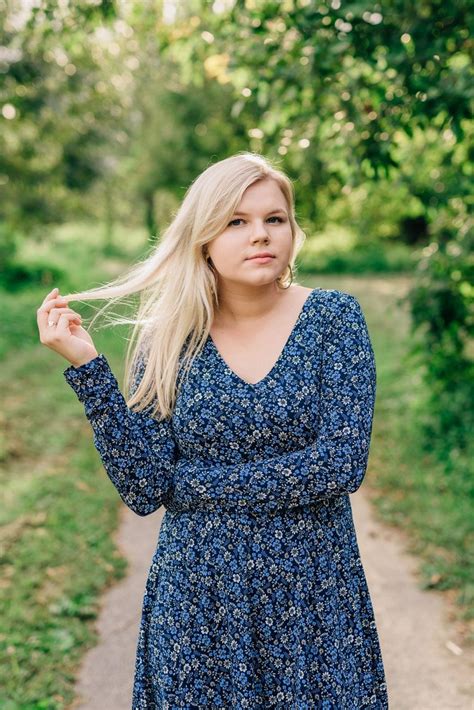 Field of flowers davie classes. Flower Field Senior Portrait Session | Julia W. South ...