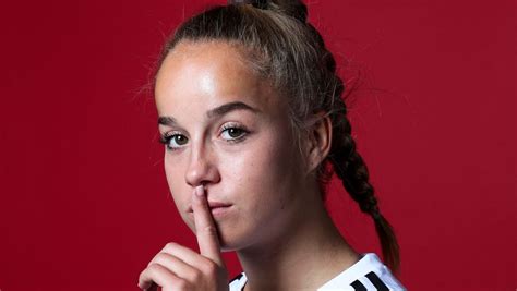 Check out the latest pictures, photos and images of giulia gwinn. Giulia Gwinn vom FC Bayern München: "Wir wollen auf dem Platz laut sein" - DER SPIEGEL
