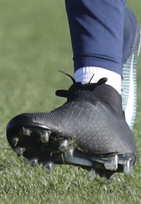 Shop the best kevin de bruyne jerseys, boots and clothing. Kevin De Bruyne Trains In Unreleased Nike Blackout Boots ...