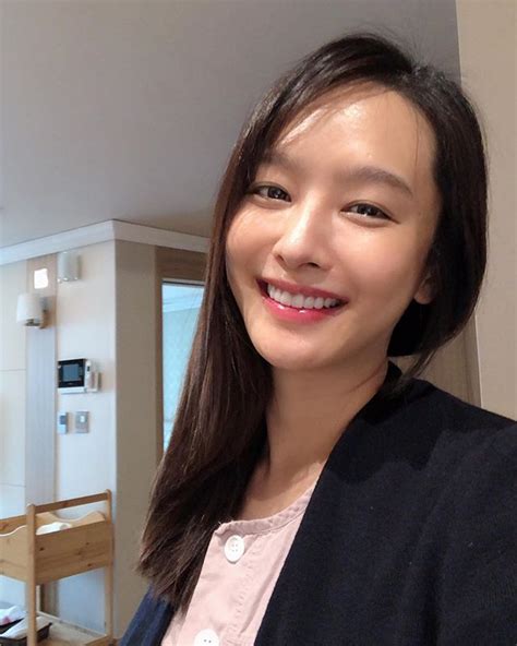 박정아(1981년 2월 24일 ~ )는 대한민국의 전 가수이자 현직 탤런트이다. 박정아, 출산 후 근황 공개 "엄마 된 지 11일 차"