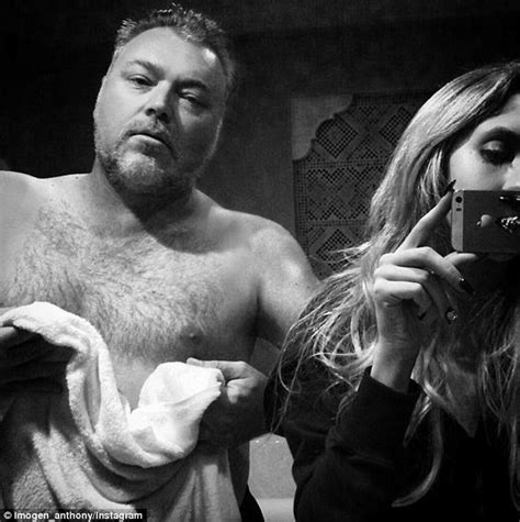 Sissela kyle tar sin nya succéföreställning på turné. Kyle Sandilands poses shirtless alongside girlfriend ...