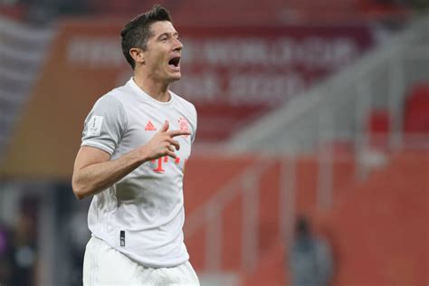 Robert lewandowski pokonał bramkarza augsburga rafała gikiewicza i pobił rekord gerda muellera z rozgrywek 1971/72, zdobywając 41. Robert Lewandowski Dortmund Goals : Will Robert ...