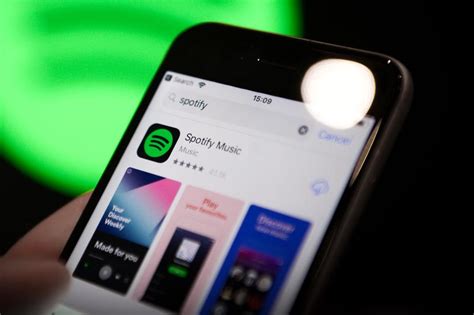 Ivoox, spotify y apple podcast. Spotify Gets Siri Support in Apple iOS 13 Update | HYPEBEAST
