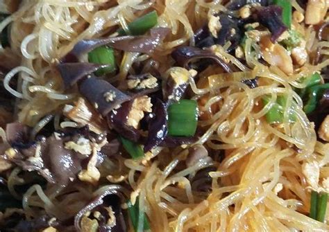 Resep selanjutnya adalah resep bihun goreng jawa, hidangan ala kampung yang sering muncul di acara kenduri atau acara tradisional lainnya. Resep bihun goreng jamur bunga bawang oleh rhea - Cookpad