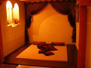 Auf 100 m² fläche verfügt diese suite über ein separates schlafzimmer, ein wohnzimmer und zwei große balkone mit atemberaubendem blick auf das arabische meer, den strand saadiyat und die entspannung bietenden pools des hotels. ARABISCHE Schlafzimmer | Kostenlose stock Fotos - Rgbstock ...