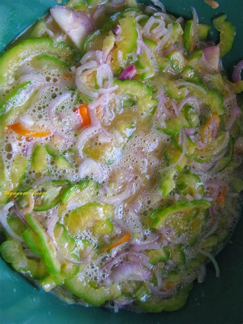 This definition at karela may send one scurrying to balsam pear and bitter gourd for clarification or confirmation. KARI LEAFS ... Malaysian flavour's: BITTER GOURD OMELETTE