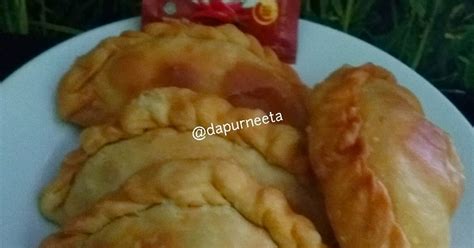 Roti boom (or bom) (bomb bread), a smaller but thicker roti, with the dough wound in a spiral. 218 resep pastel isi bihun enak dan sederhana - Cookpad