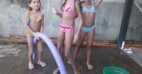 Um dia comigo na piscina youtube piscina youtube. Desafio Da Piscina Com Gelo | İzlesene.com