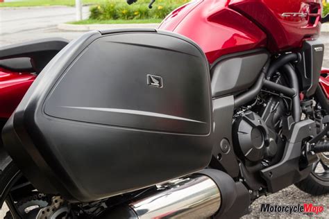 Honda recognizes that the ctx700 dct abs offers some natural appeal to beginners. Review of the 2014 Honda CTX700N and CTX700T