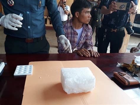 Methamphetamin ist eine stimulantia vom amphetamintypus. Laotian Man Arrested with 1kg Meth Disguised as Chinese ...